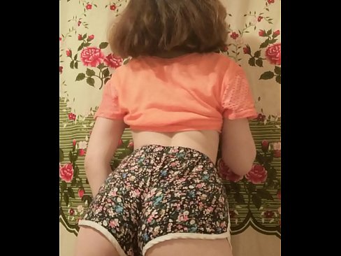 ❤️ סעקסי יונג באַבע סטריפּינג אַוועק איר קורצע הייזלעך אויף אַפּאַראַט פּאָרנאָ ביי אונדז ❤