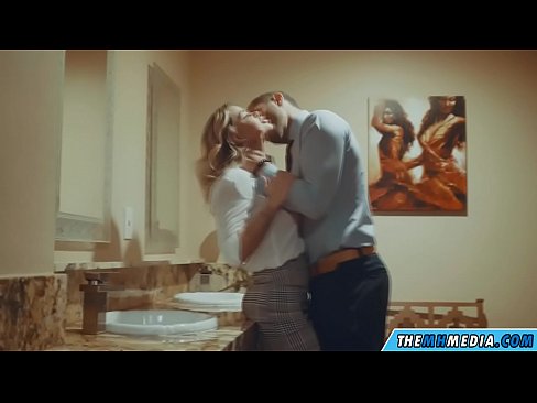 ❤️ ווען אַ באַסטי בלאָנדע סידוס איר אין אַ ציבור אָפּטריט פּאָרנאָ ביי אונדז ❤